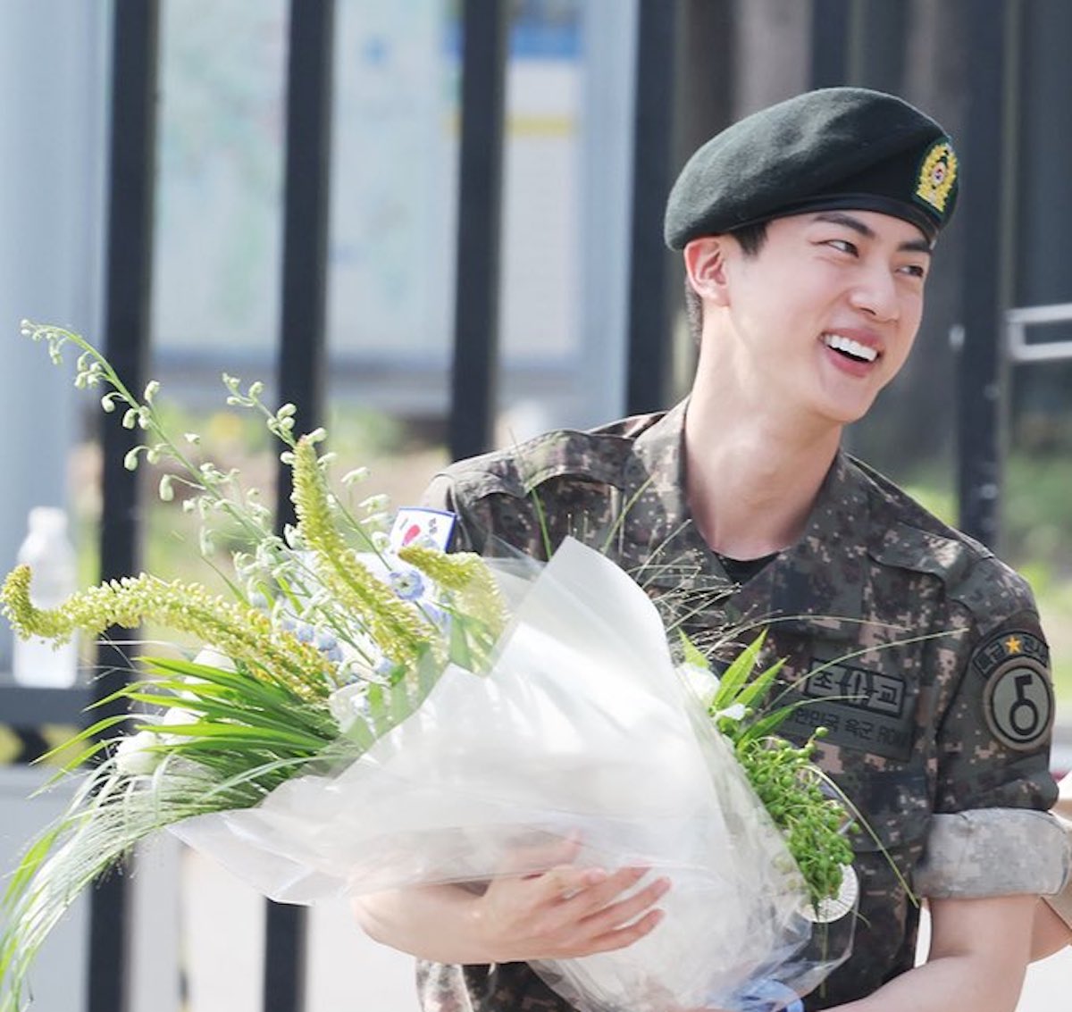 Jin de BTS se reúne con sus compañeros tras finalizar el servicio militar