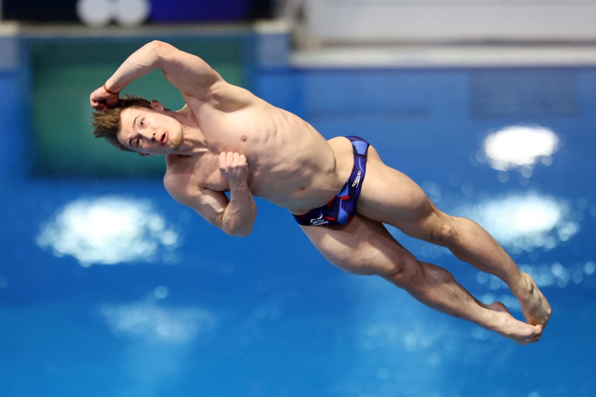 Jack Laugher en acción durante una competencia de clavados, complementando sus ingresos con OnlyFans